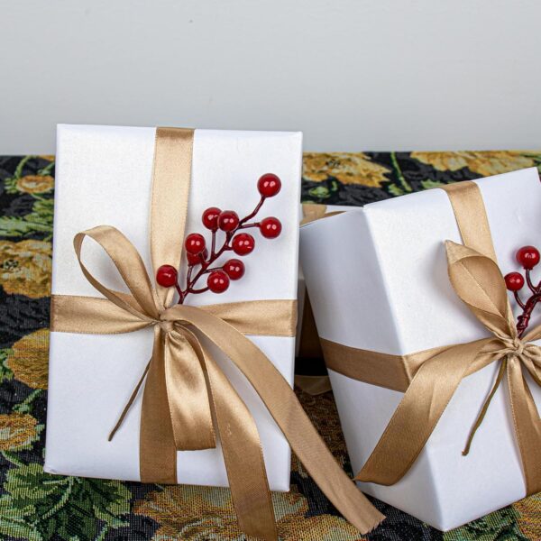 32 (6) J'FLORU 50 Pack Christmas Tree Decorations 6.5 Inch Artificial Berry Stems Red Berry Picks for Xmas Winter Christmas Tree Ornaments Centerpieces Flower Arrangements
